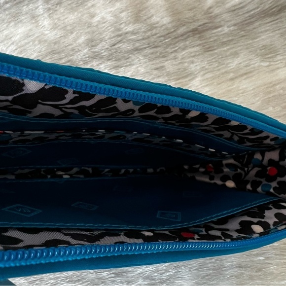 VERA BRADLEY Bahama Bay Blue Grab And Go Wristlet Microfiber Clutch Lippies - Picture 12 of 12